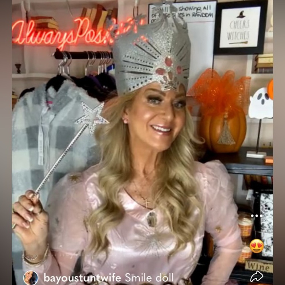 🅰️𝐥𝐰𝐚𝐲𝐬🅿️𝐨𝐬𝐡𝐢𝐛𝐥𝐞 is 𝐋𝐈𝐕𝐄! MYSTERY BUTTERFLY 🦋 BAGS at 10pm PT - Picture 8 of 17